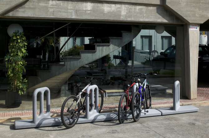 Betoninis dviračių stovas Cyclo