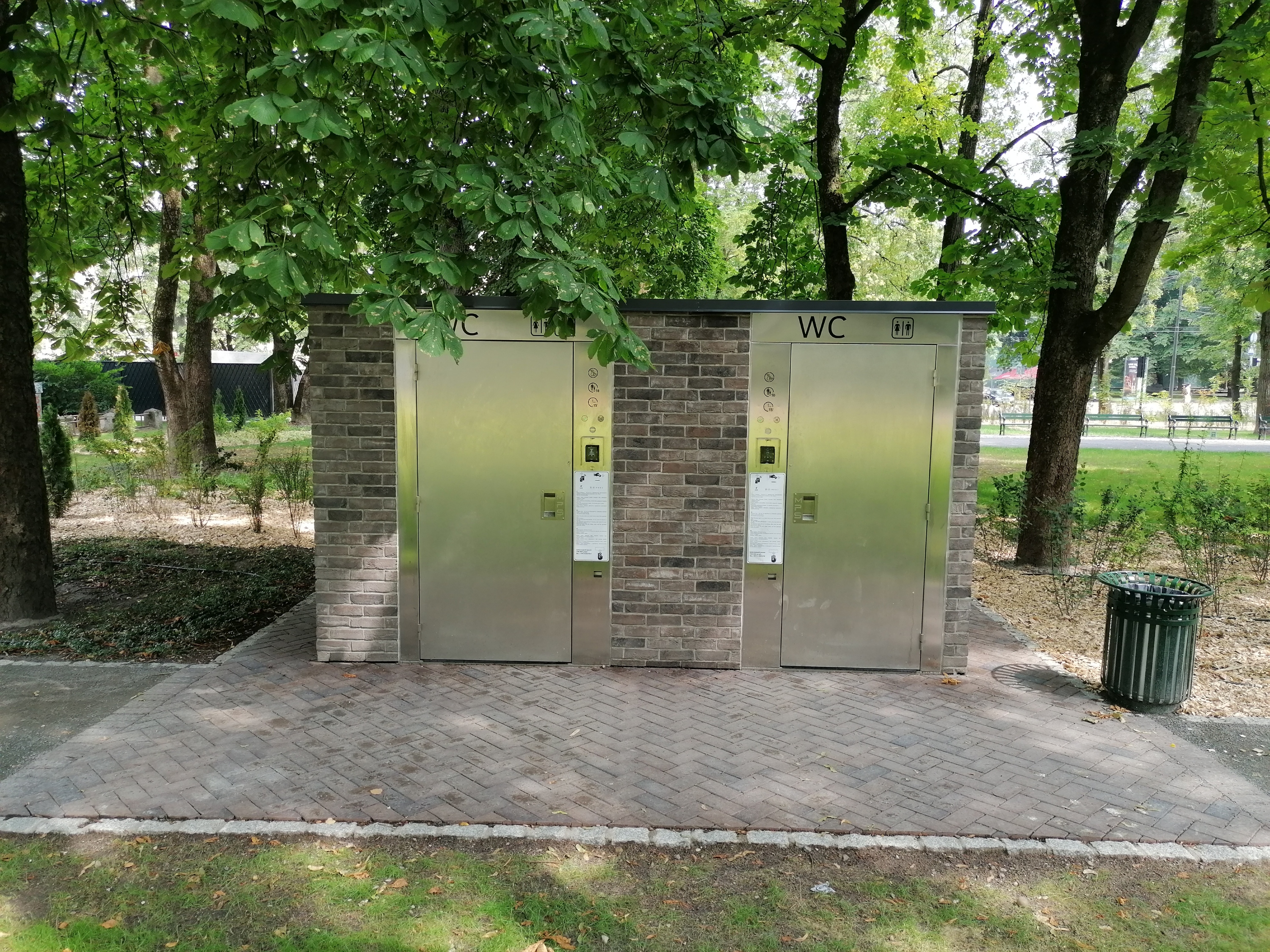 Automatinis betoninis lauko WC Reformatų parke, Vilniuje
